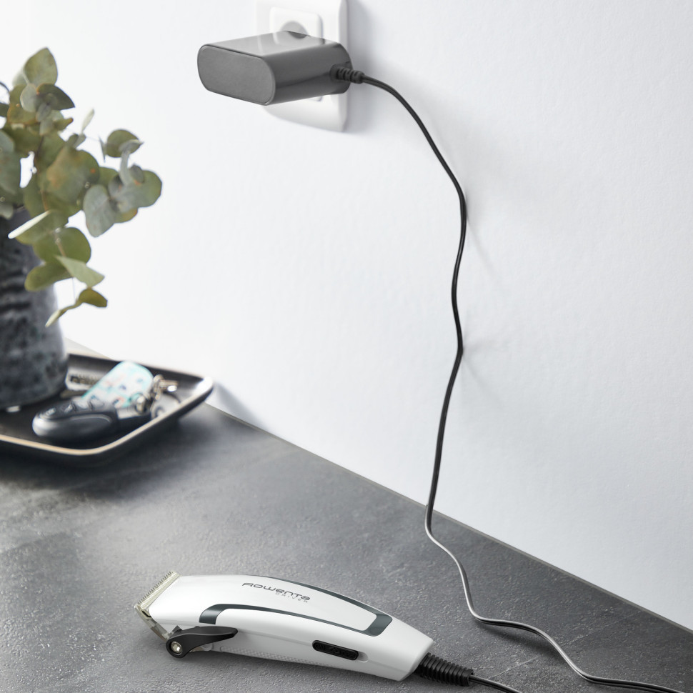 Машинка для стрижки Rowenta TN1605F0, Pure Collection Driver, шир.42мм, брит. сухое Белый/черный Машинка для стрижки Rowenta TN1605F0, Pure Collection Driver, шир.42мм, брит. сухое Белый/черный